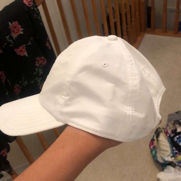 COPY - Vineyard Vines White Hat - Picture 5 of 5